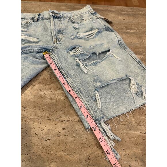 NEW NWT We The Free Denim Distressed Light Wash Jean Shorts size 24 - Picture 6 of 8